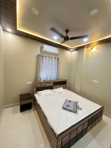 Room 2, Shiv Balaji Guest House Varanasi, Chandauli