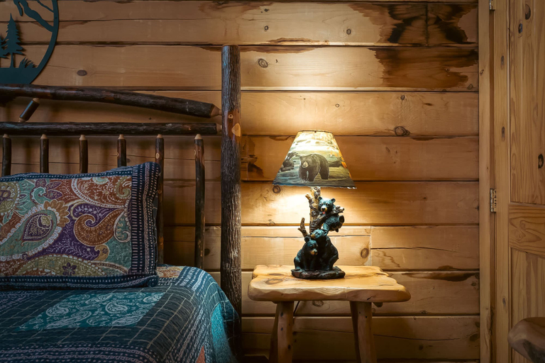 Room 5, Luxury Smoky Mtn Retreat w Panorama Views Hottub, Sevier