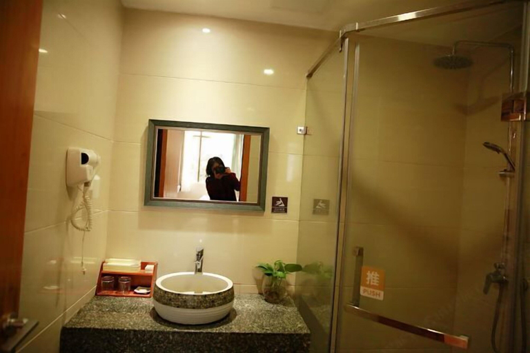 Bathroom 3, Sanyuesan Theme Hotel, Qingyuan
