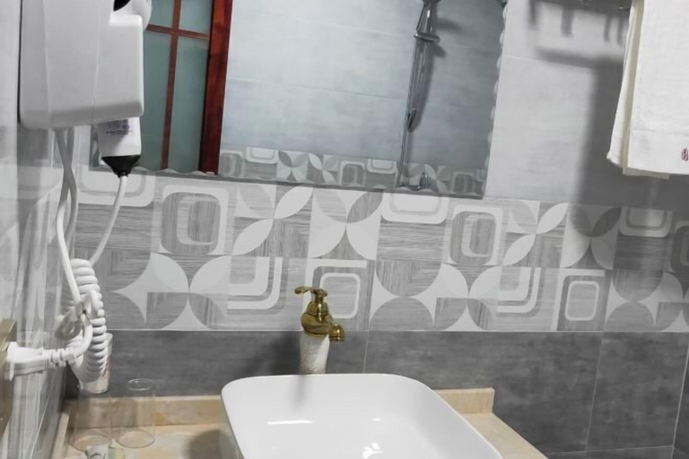 Bathroom 3, Xuanwei Yuantong Hotel, Qujing