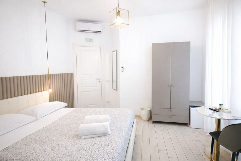 Bedroom 2, Vomerooms, Napoli