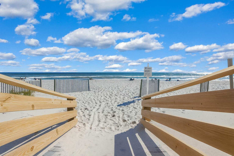 Room 2, Island Royale- Beachfront Penthouse, Baldwin