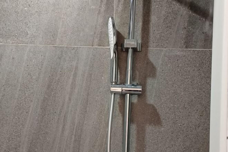 Bathroom 4, D'Ninety Six Inn, Gunung Kidul