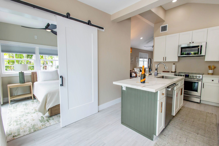 Private kitchen 5, Lighthouse Suites Collection, Monroe