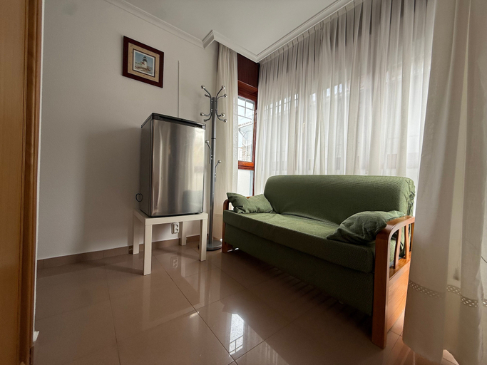 Living area 3, PENSIÓN BAHÍA DE SANTOÑA, Cantabria