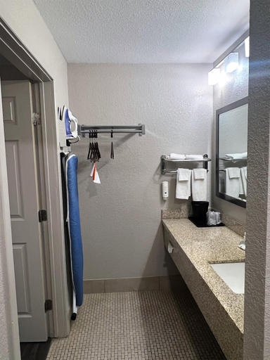 Bathroom 4, SureStay Plus by Best Western Alamogordo White Sands, Otero