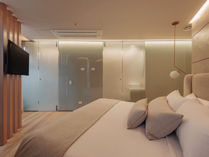 Room 2, Devú, Medellín