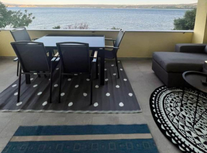Balcony 2, Beachfront Apartment Live, Posedarje