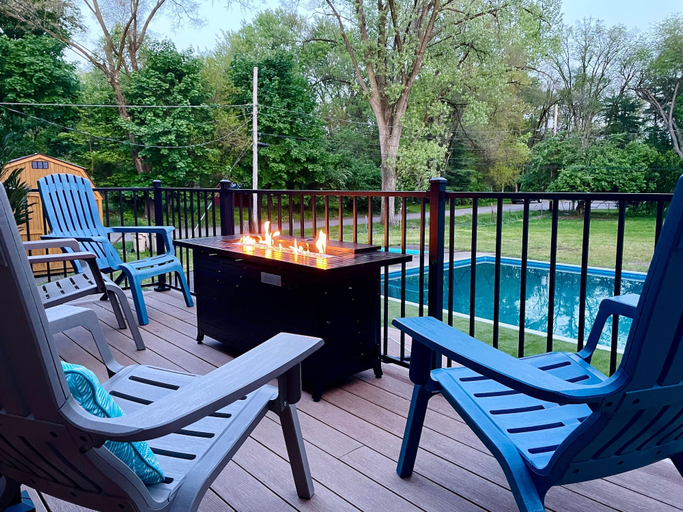 Room 2, Pool Kayaks Hot Tub Game Rooms Sleeps 16, Saint Joseph