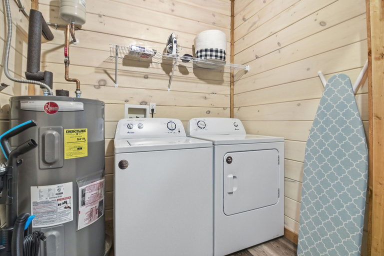 Laundry, Cozy Cardinal, Sevier