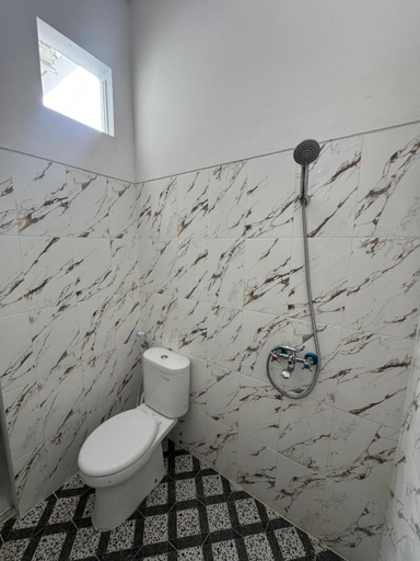 Bathroom 5, Surabaya A2 Homestay Airport village Juanda, Surabaya