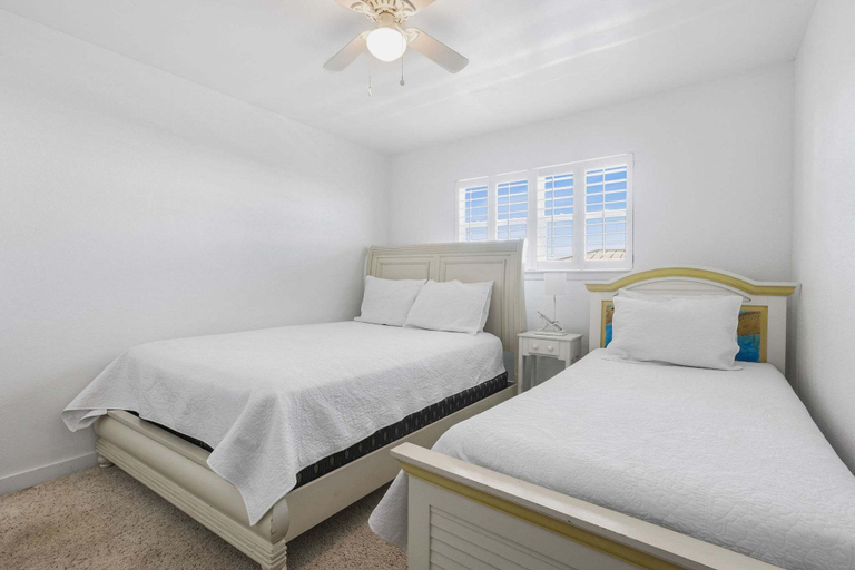 Room 5, Portside 304 Deeded Boat Slip w Lift Water View, Escambia