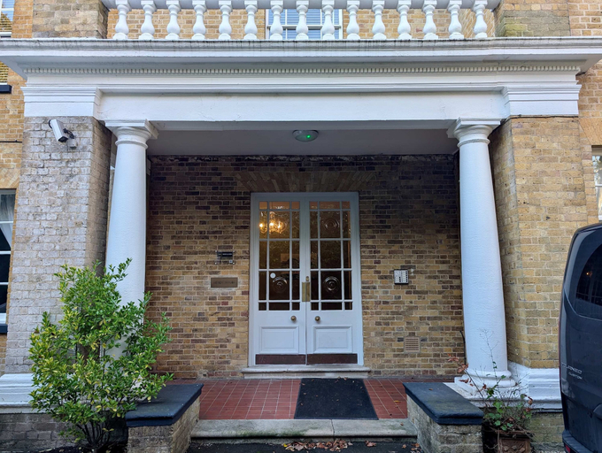 Room 4, Elegant 2-bed Flat in Shenfield, Essex