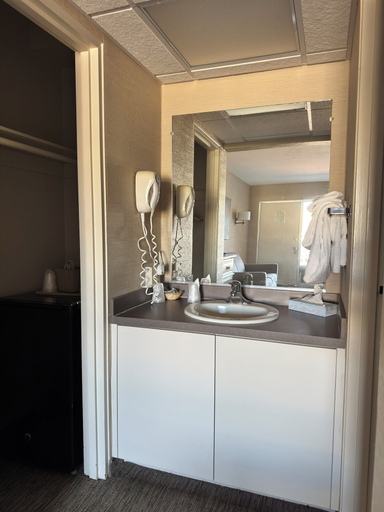 Bathroom 4, Impala Island Inn, Cape May