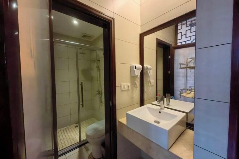 Bathroom 3, Hengda Hotel (High-speed Railway Station Branch), Tongren