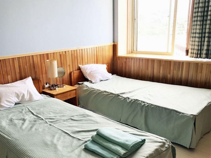 Bedroom 2, Shirahama Mariner Hotel, Shimoda