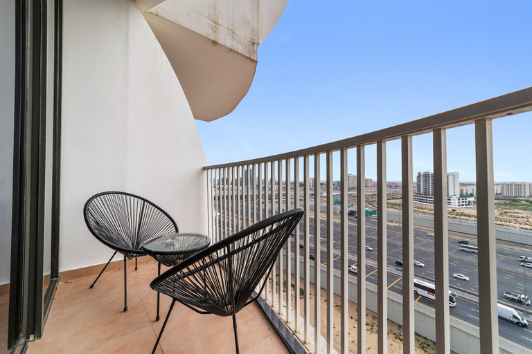 Room 4, Silkhaus Cozy Studio Balcony Binghatti Pearl, Dubai