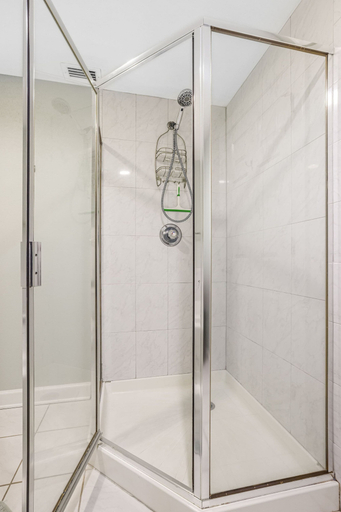 Room 1, Admirals Quarters 508- Luxury Beachfront Condo 3 Bedrooms 3 Baths 5th Floor, Baldwin