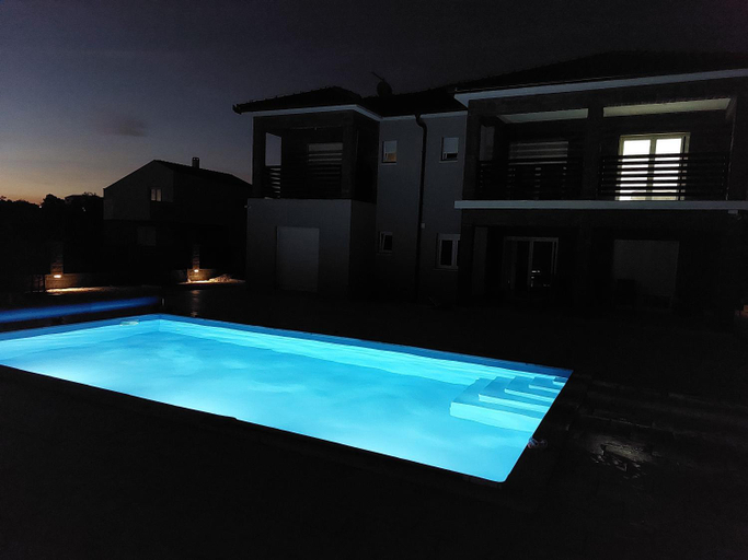 Sport & Beauty, Vila Ela Zadar, Poličnik