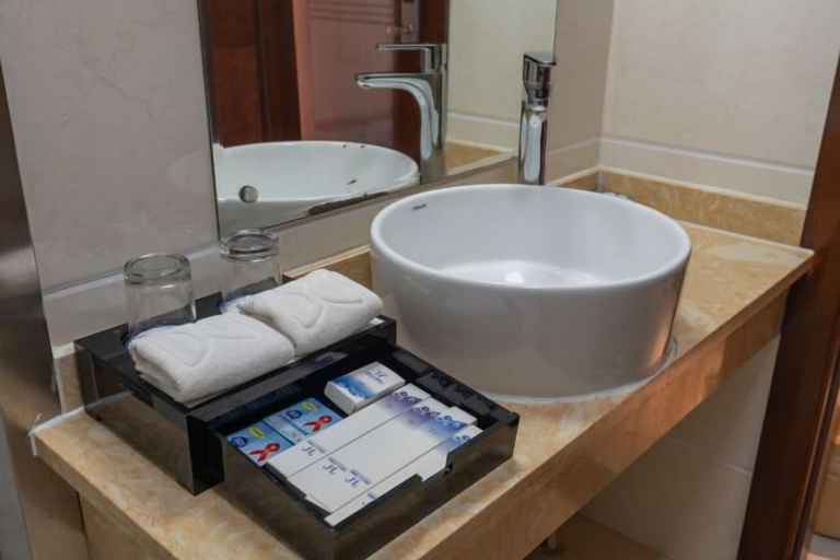 Bathroom 3, Junyue Baihe Theme Hotel, Karamay
