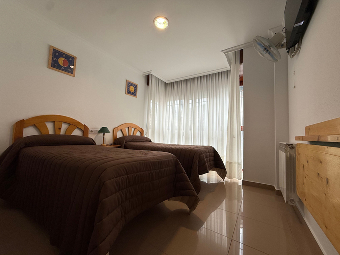 Room 2, PENSIÓN BAHÍA DE SANTOÑA, Cantabria