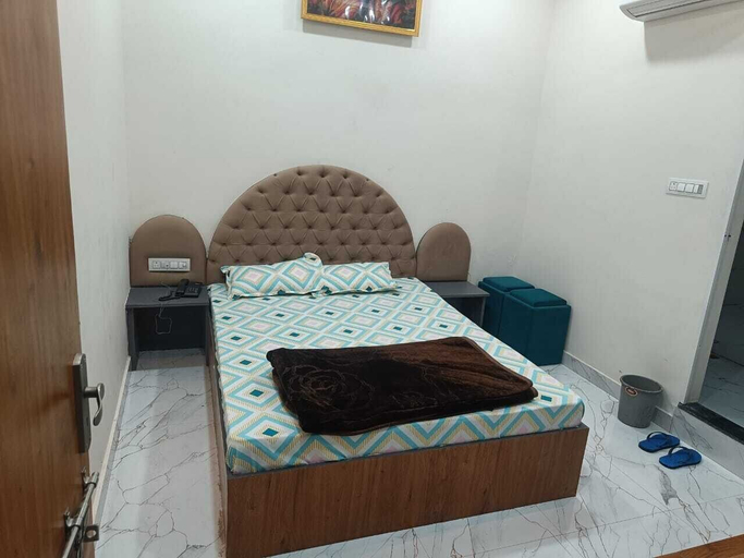 Room 2, Hotel Aadi Shree, Ujjain