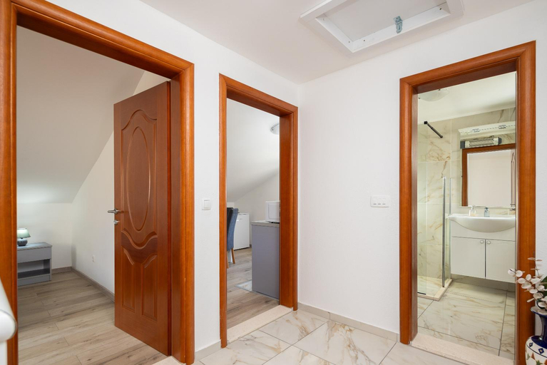 Bathroom 2, Vanessi Apartments, Dugi Rat