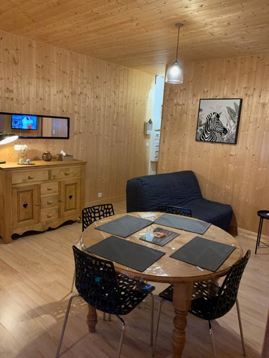 Dining 2, Comfortable Ski Stay in Mont-dore, Puy-de-Dôme