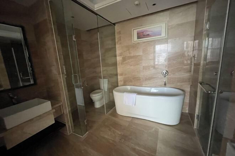 Bathroom 4, Huaqiao Hotel, Putian