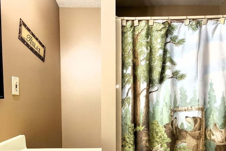 Interior 2, Wandering Bear Lodge 4 Bedroom Cabin, Sevier