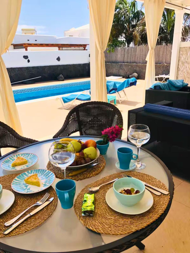Food & Drinks, Villa Queen Papagayo Vetusta, Las Palmas