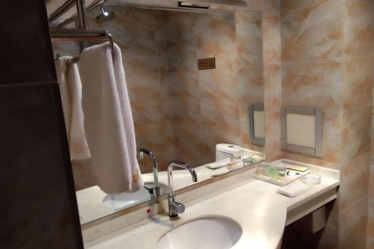 Bathroom 3, Jiajie Hotel, Qujing