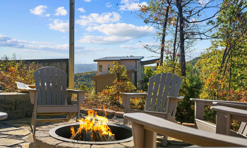Room 4, 5B 4B Luxe Cabin w Hot Tub Firepit Game Room, Sevier