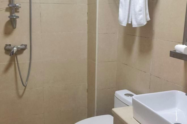 Bathroom 4, Xinyang Lingyun Hotel Chain, Xinyang