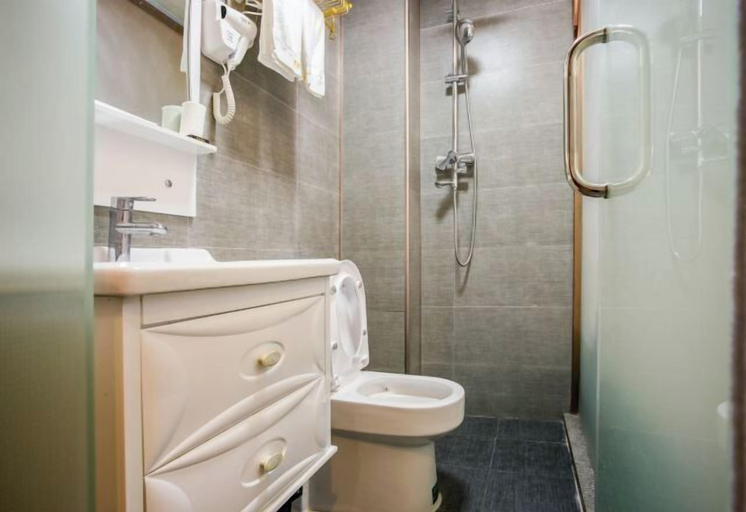 Bathroom 3, Anyu · Wooden House, Zaozhuang