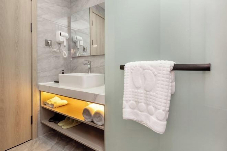 Bathroom 3, Carnival Hotel, Chizhou