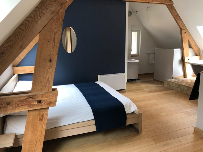 Bedroom 2, Le Domaine de Montchevreuil, Oise