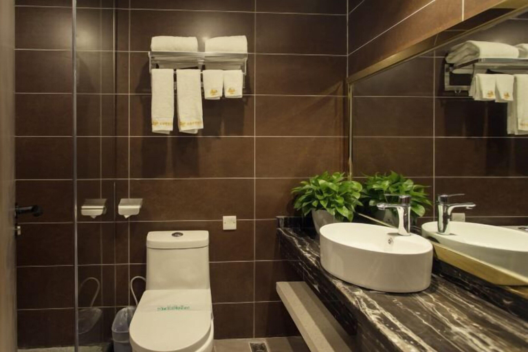 Bathroom 3, 1700 Hotel, Guilin