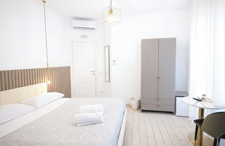 Bedroom 3, Vomerooms, Napoli