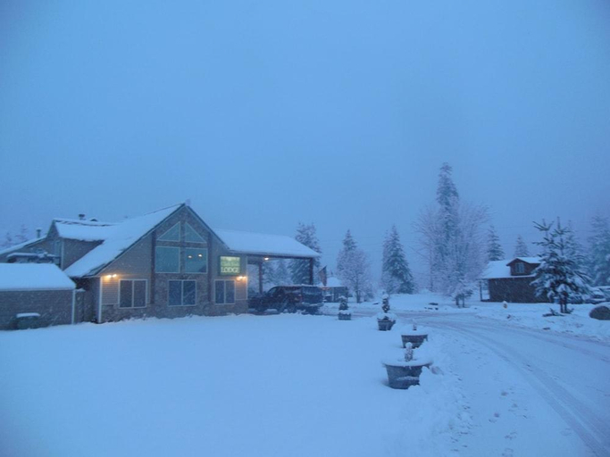 Exterior & Views 1, Clark Fork Lodge, Bonner