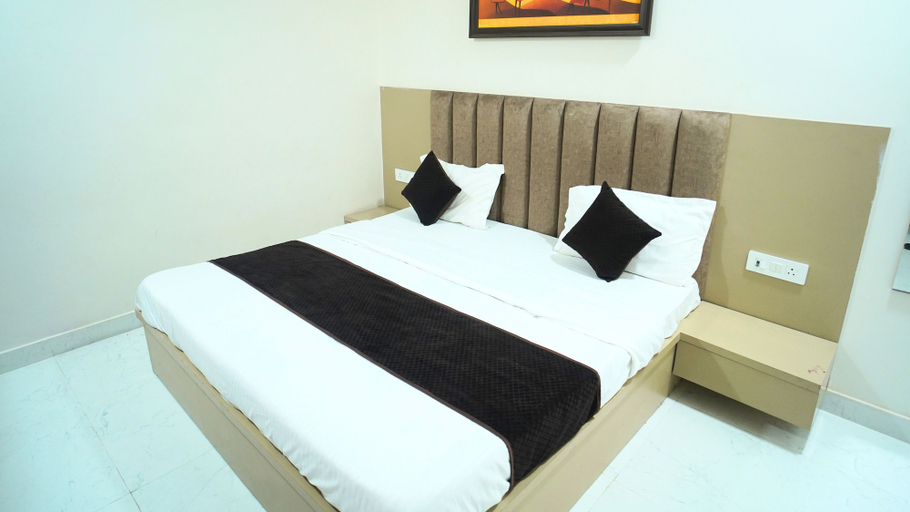 Room 4, Hotel Shri Radha Sneh Mathura, Mathura