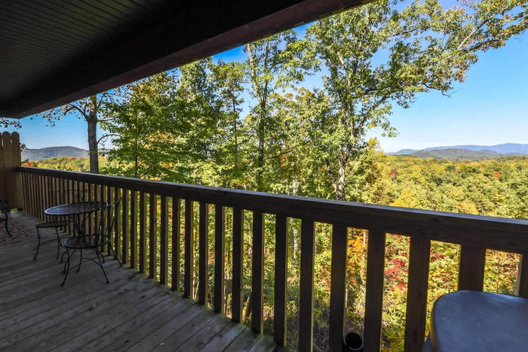 Room 5, Greatview Pooltable Hottub Privacy Fireplace, Sevier