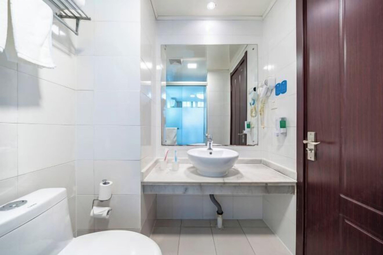 Bathroom 4, Hanting Hotel (Shanghai Lujiazui Zhangyang Road), Shanghai