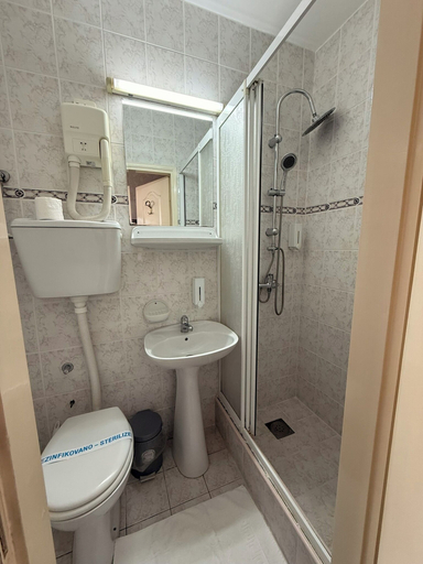 Bathroom 3, Hotel Lav, Belgrade