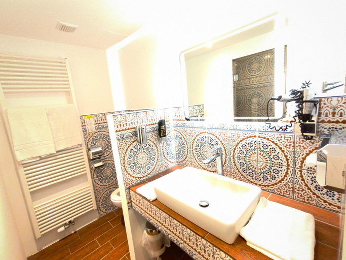 Bathroom 3, Koblenz Hotel Valley Suite With Hot Tub, Mayen-Koblenz
