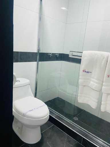 Bathroom 3, Baja Del Sol Inn Hotel, Tijuana