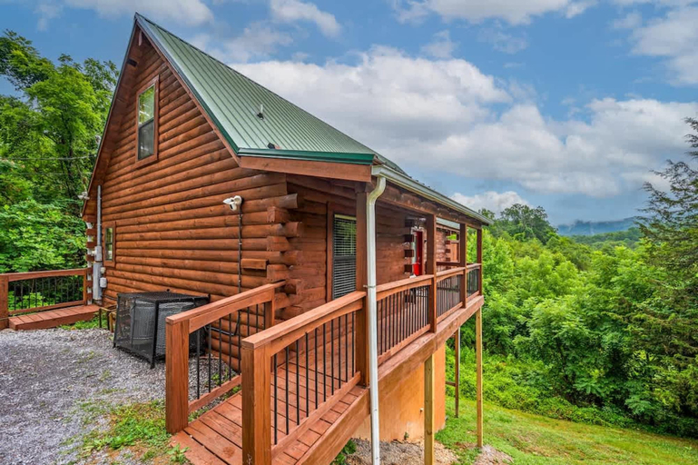 Room 4, View-location-hot Tub-2 Fireplaces-jacuzzi-arcade, Sevier