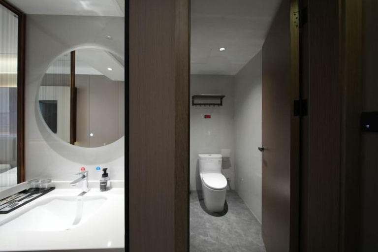 Bathroom 3, New Beacon Shennongjia Villa, Shennongjia