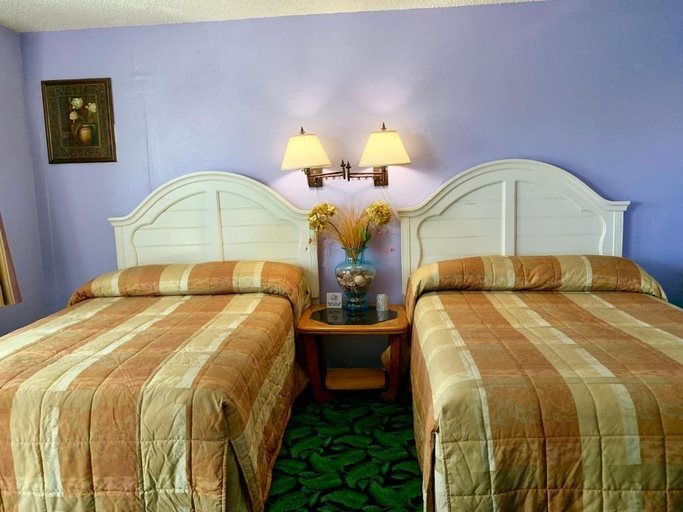 Bedroom 2, Walden Motel, Clark