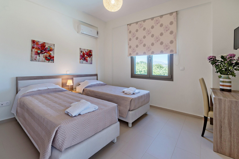 Room 4, Chloe, Crete